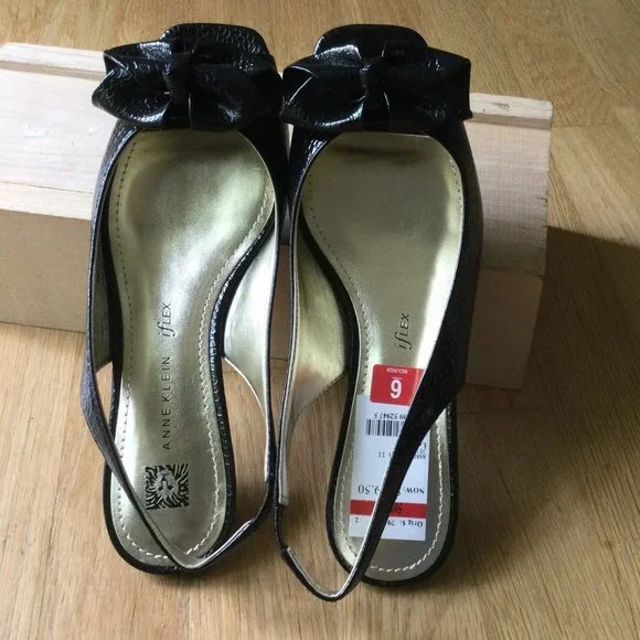 Anne Klein Flower Bow Tie Shoe - Picture 3 of 3